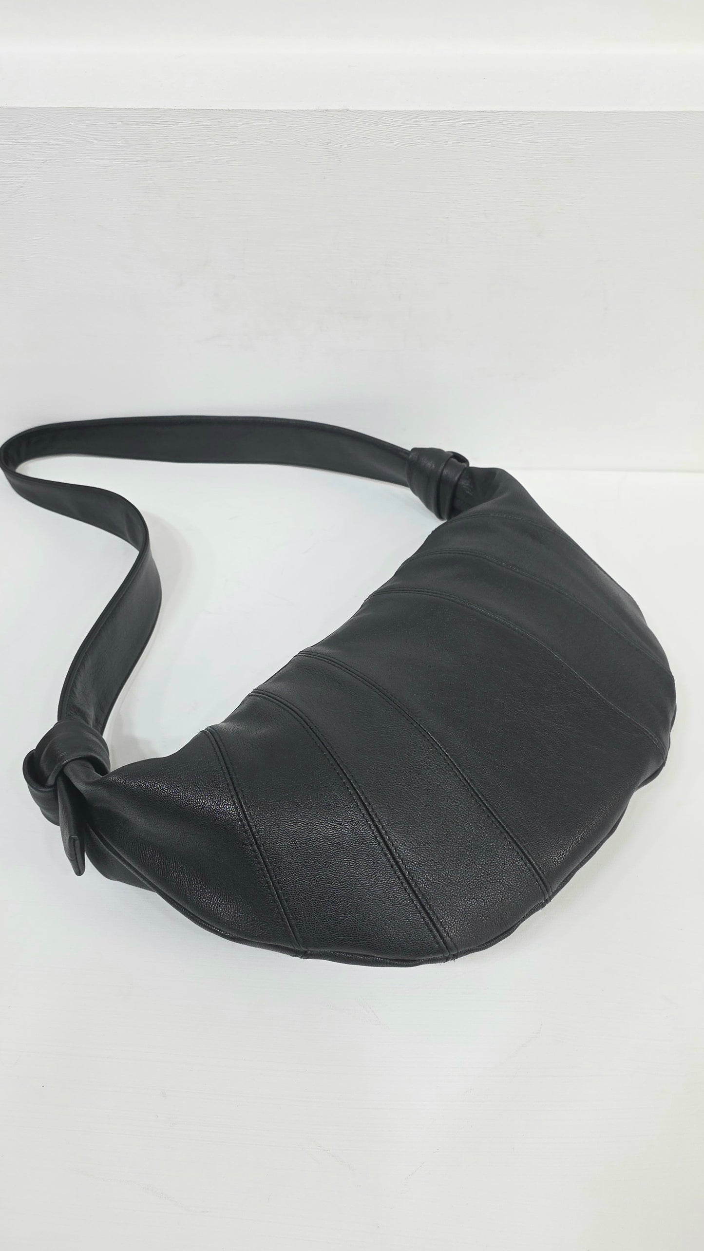 Croissant Large Black