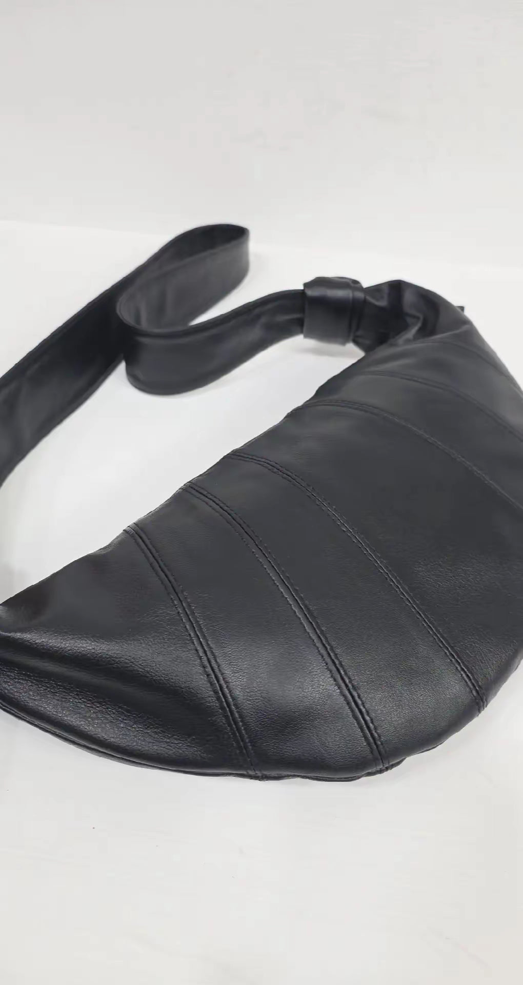 Croissant Medium Black