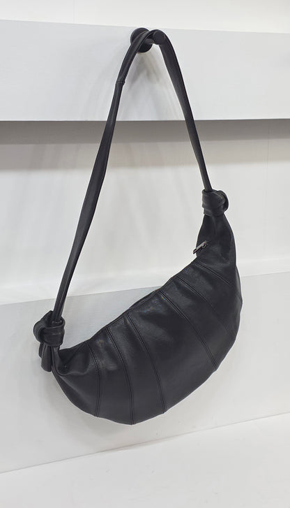 Croissant Large Black
