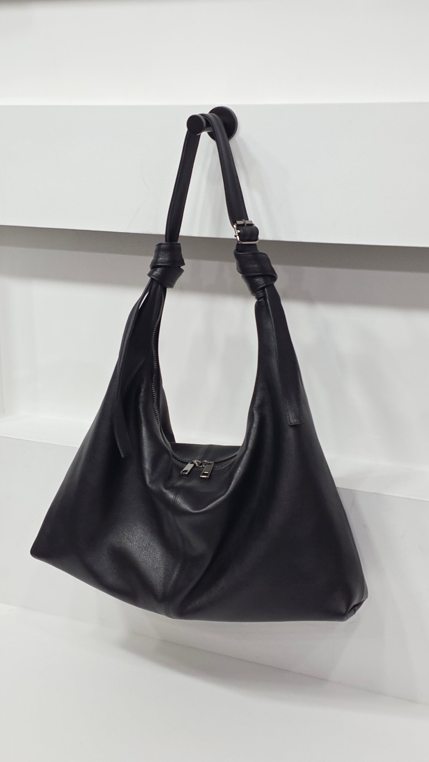 Arc Cross Black