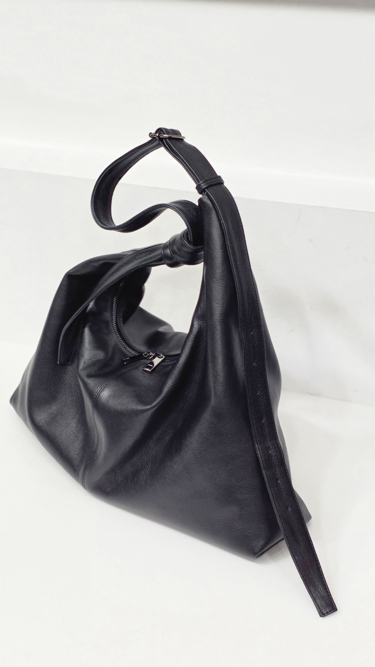 Arc Cross Black