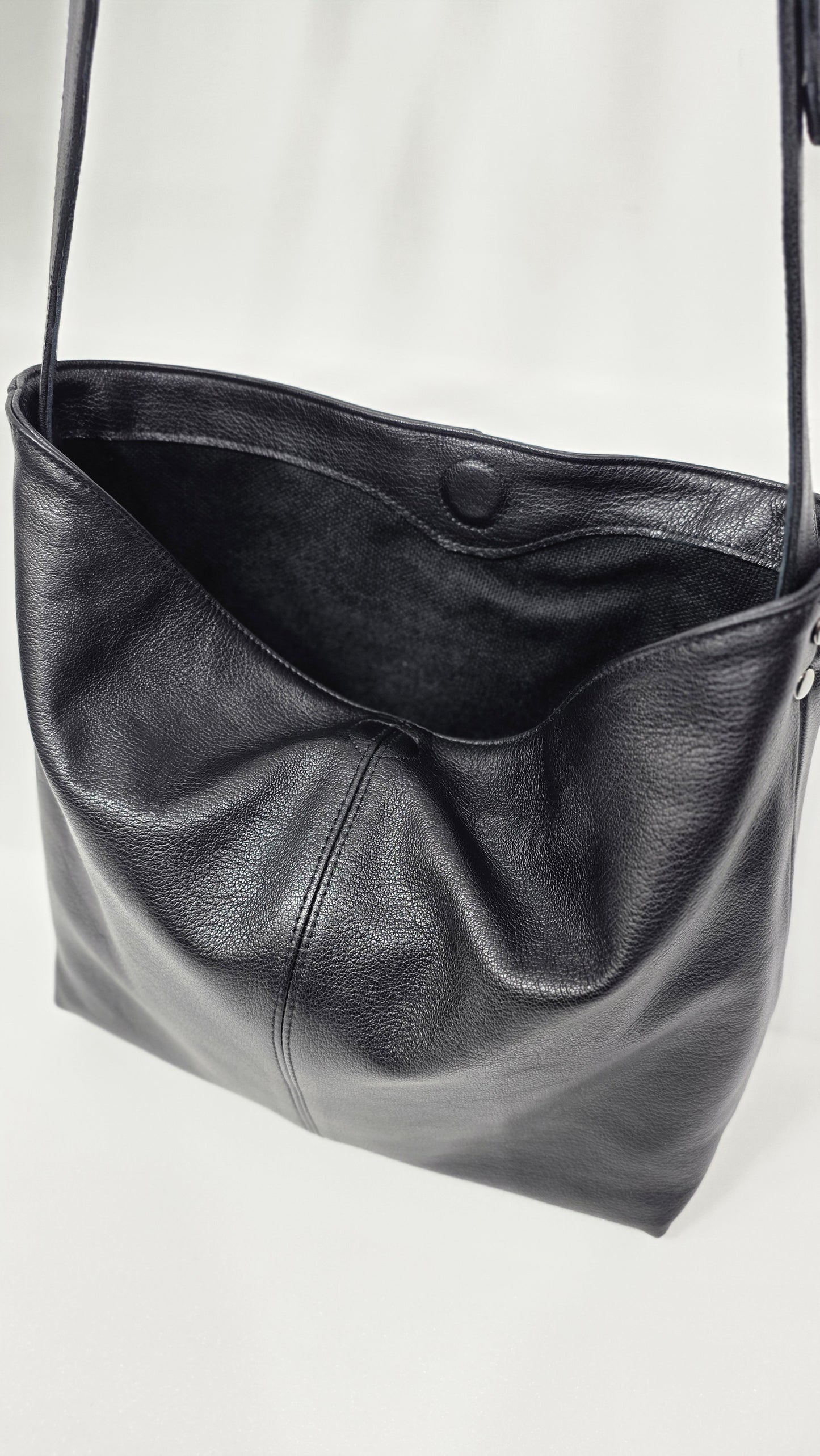 Lisa Hobo Black