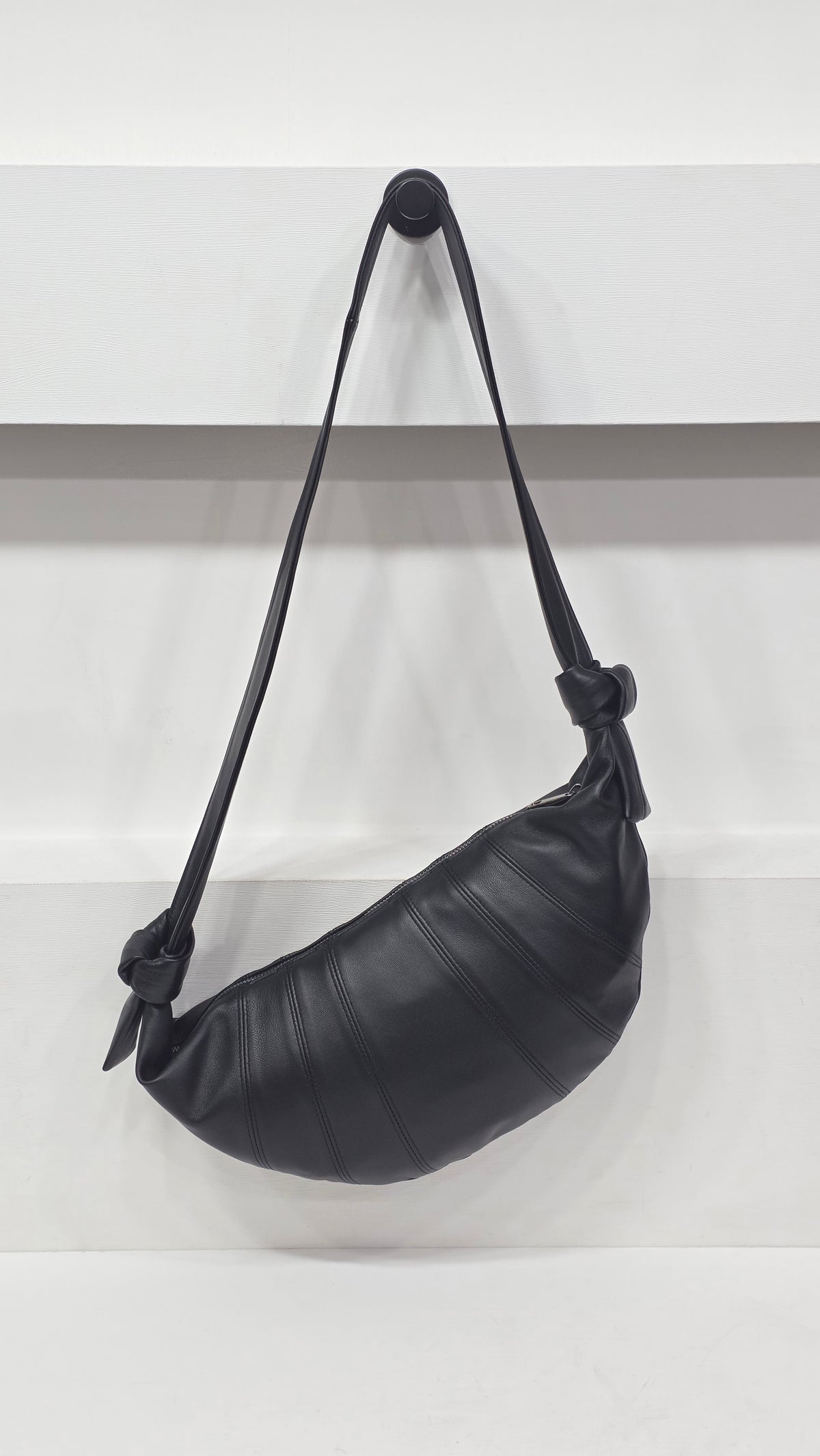 Croissant Medium Soft Black