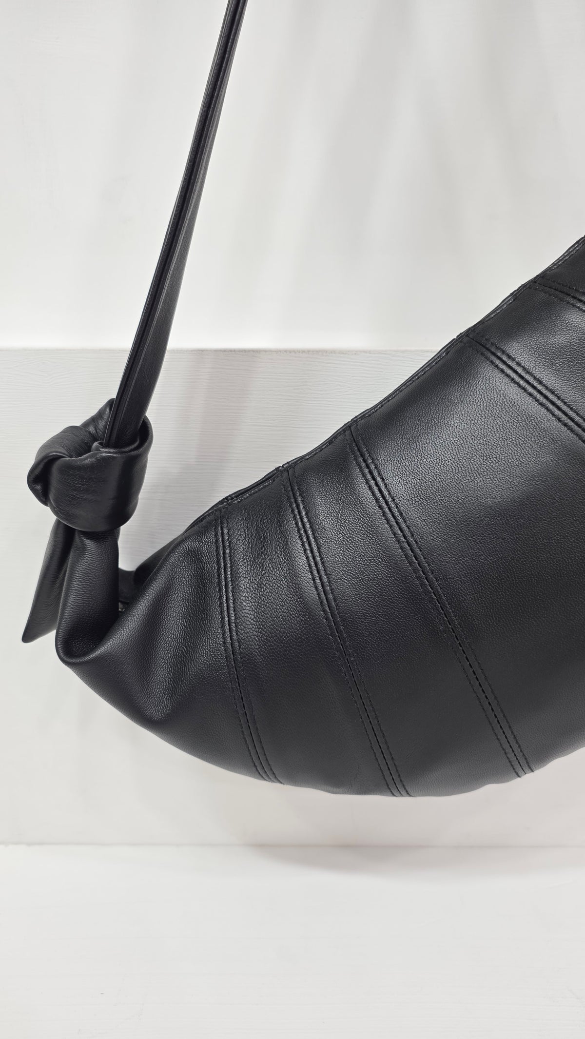 Croissant Medium Soft Black