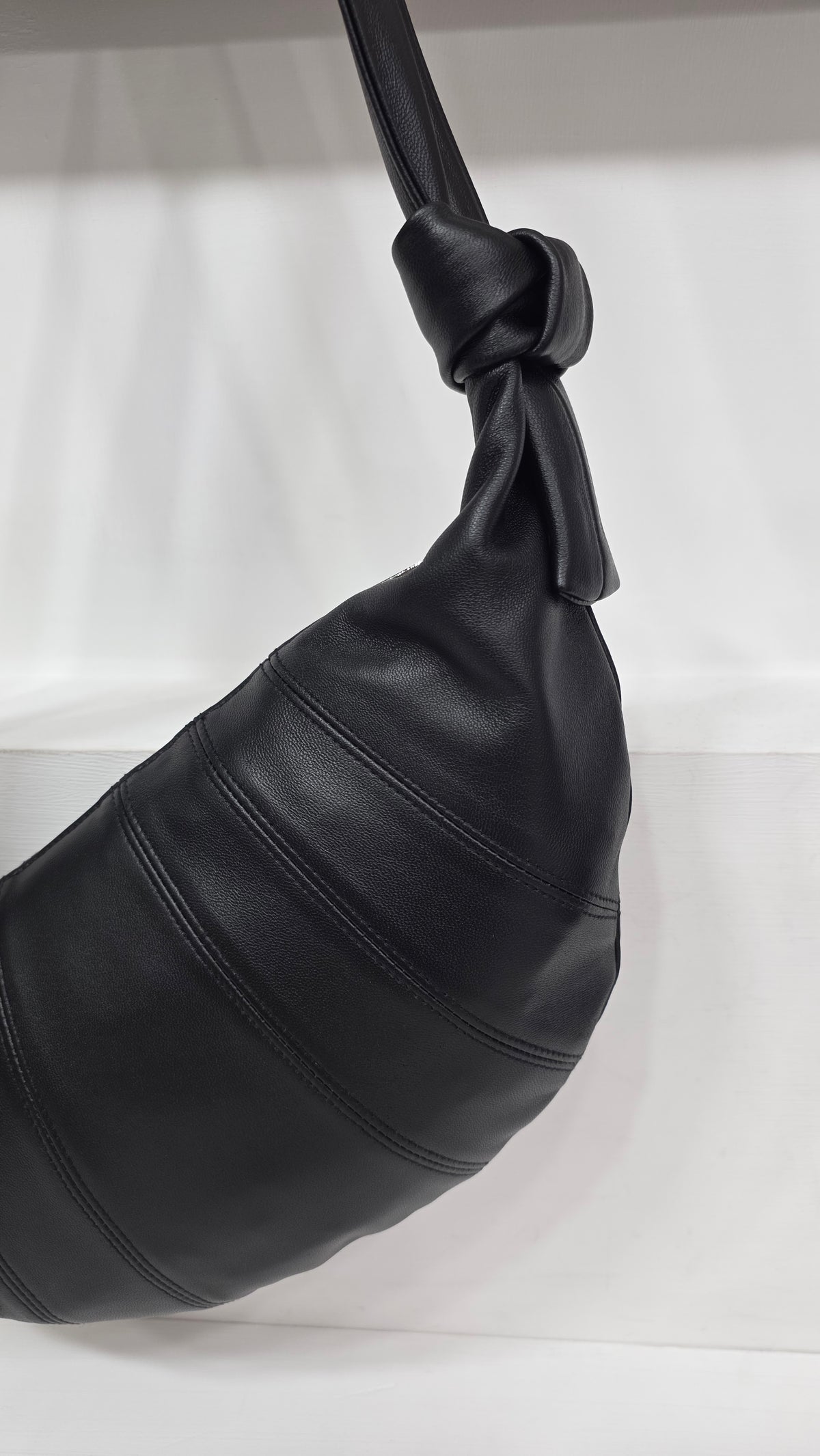 Croissant Medium Soft Black