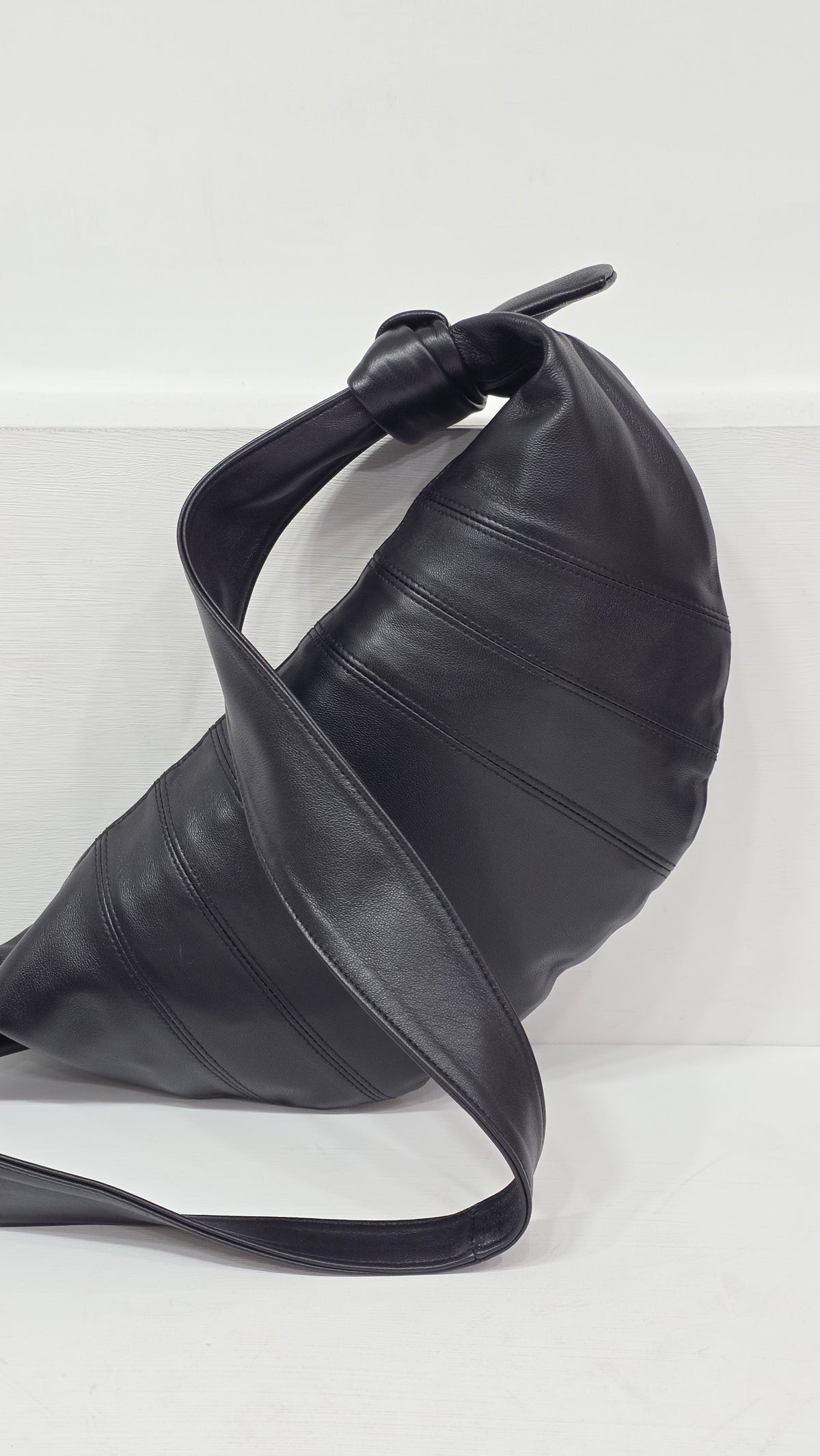 Croissant Medium Soft Black