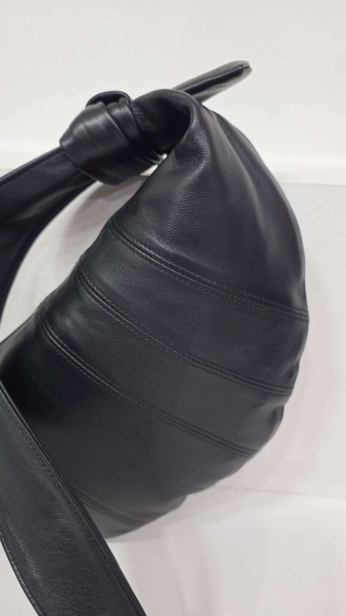Croissant Medium Soft Black