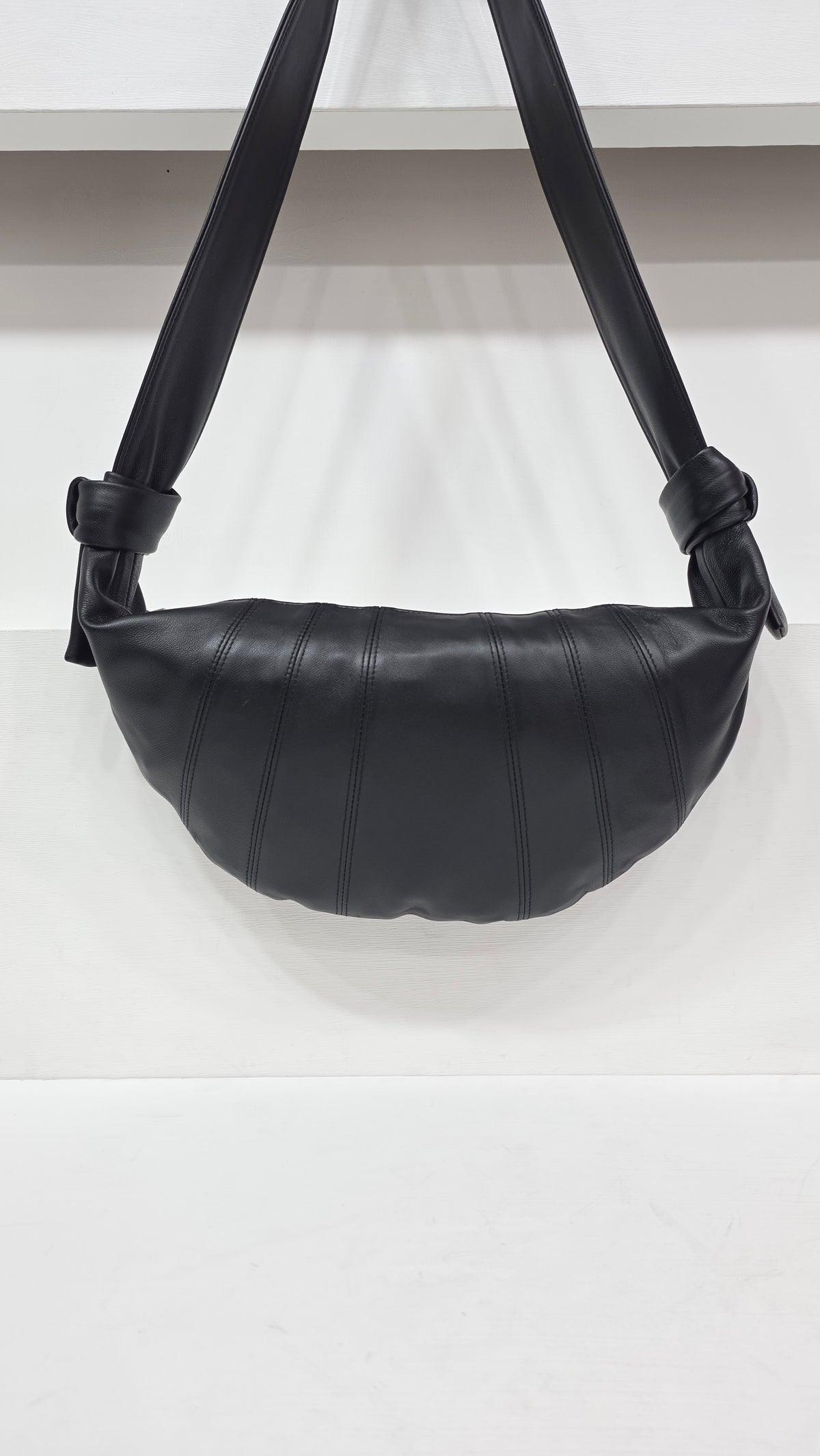 Croissant Medium Soft Black