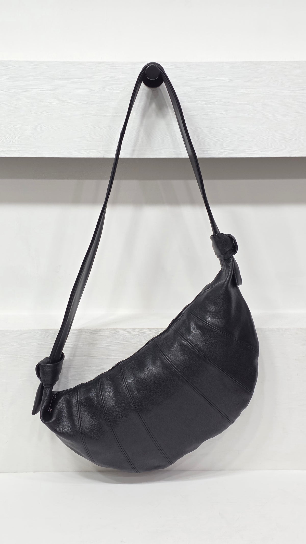 Croissant Large Black