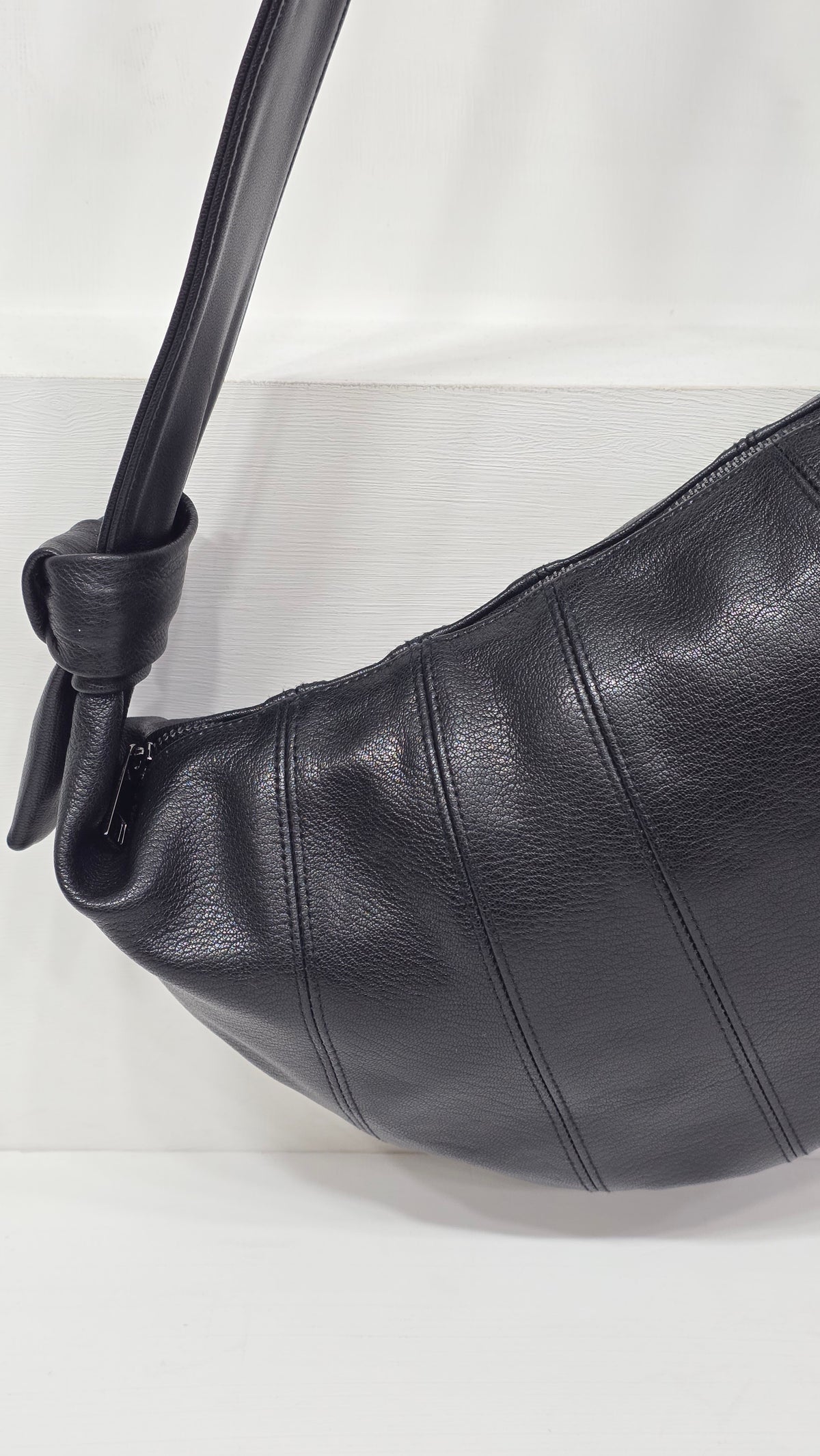 Croissant Large Black