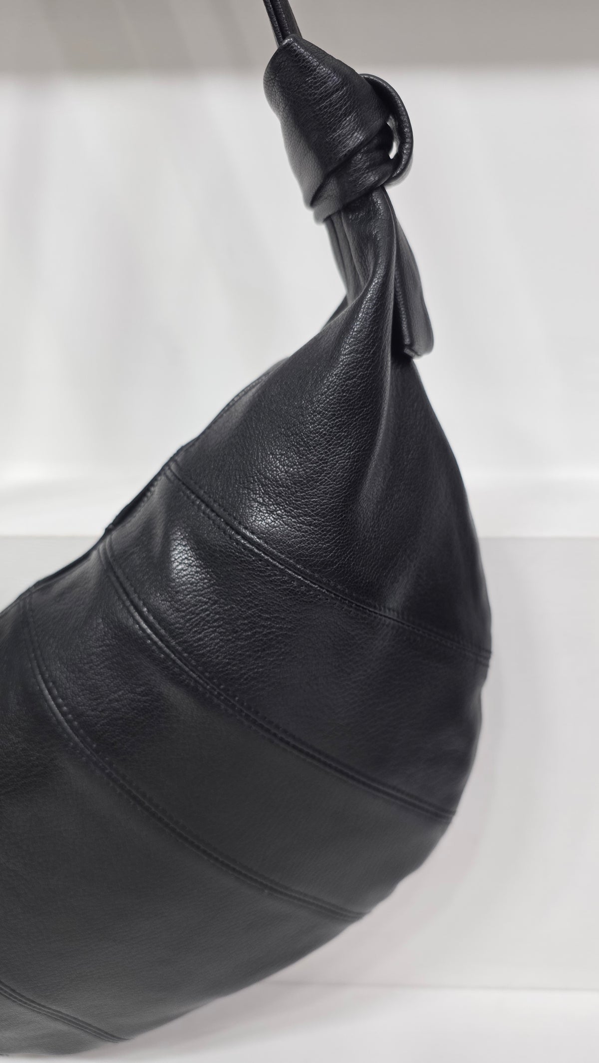 Croissant Large Black