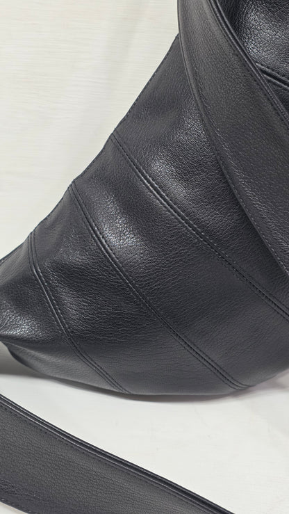 Croissant Large Black