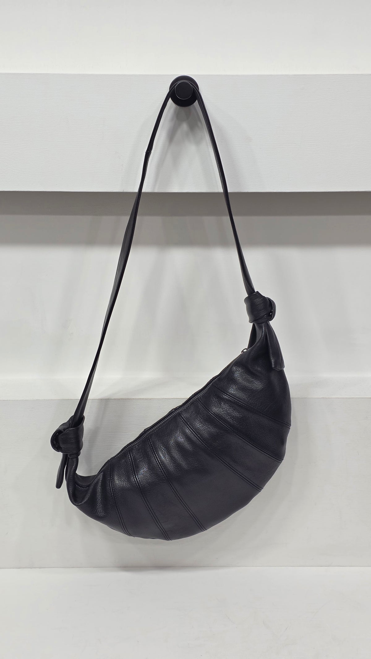 Croissant Medium Black