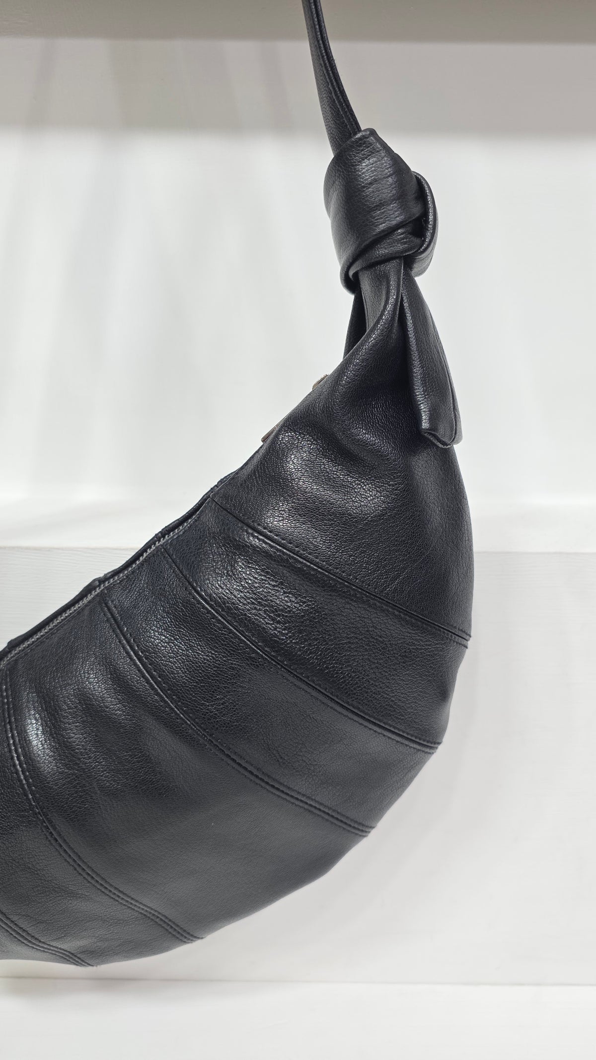 Croissant Medium Black