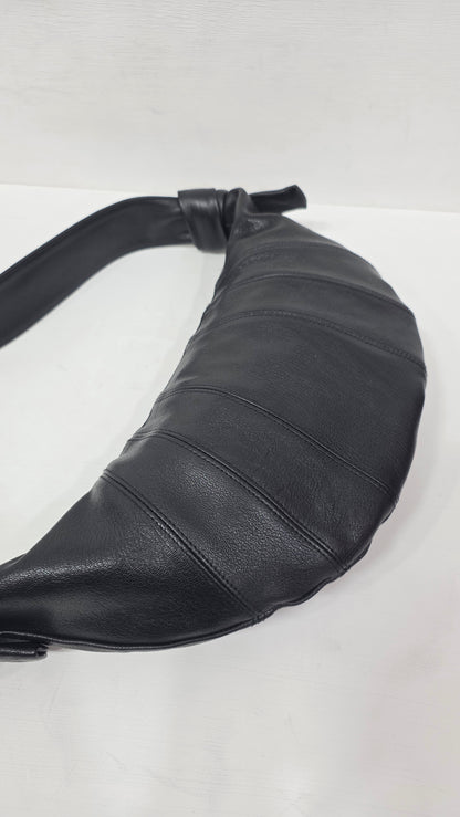 Croissant Medium Black