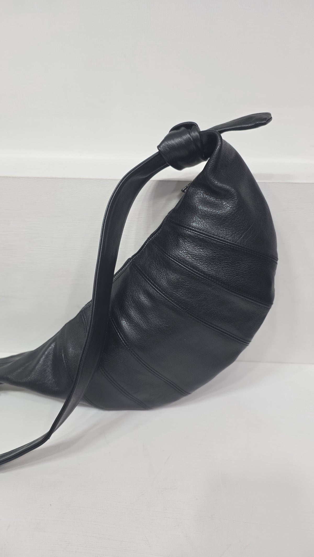 Croissant Medium Black