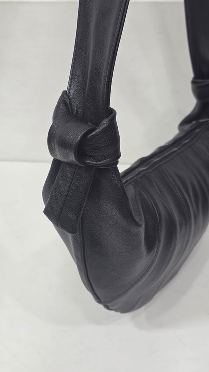 Croissant Medium Black