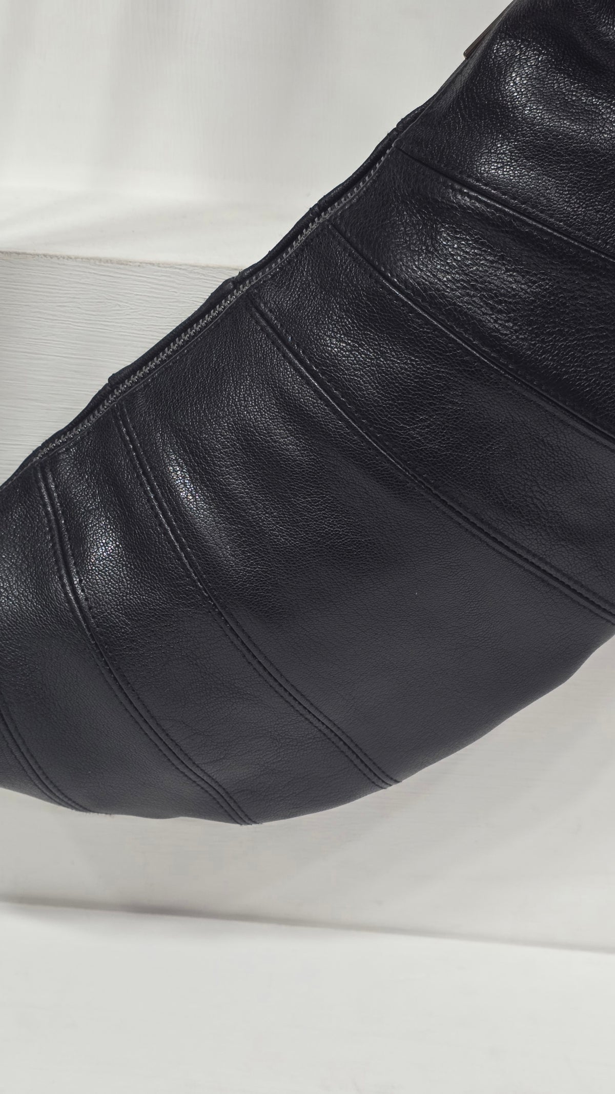 Croissant Medium Black