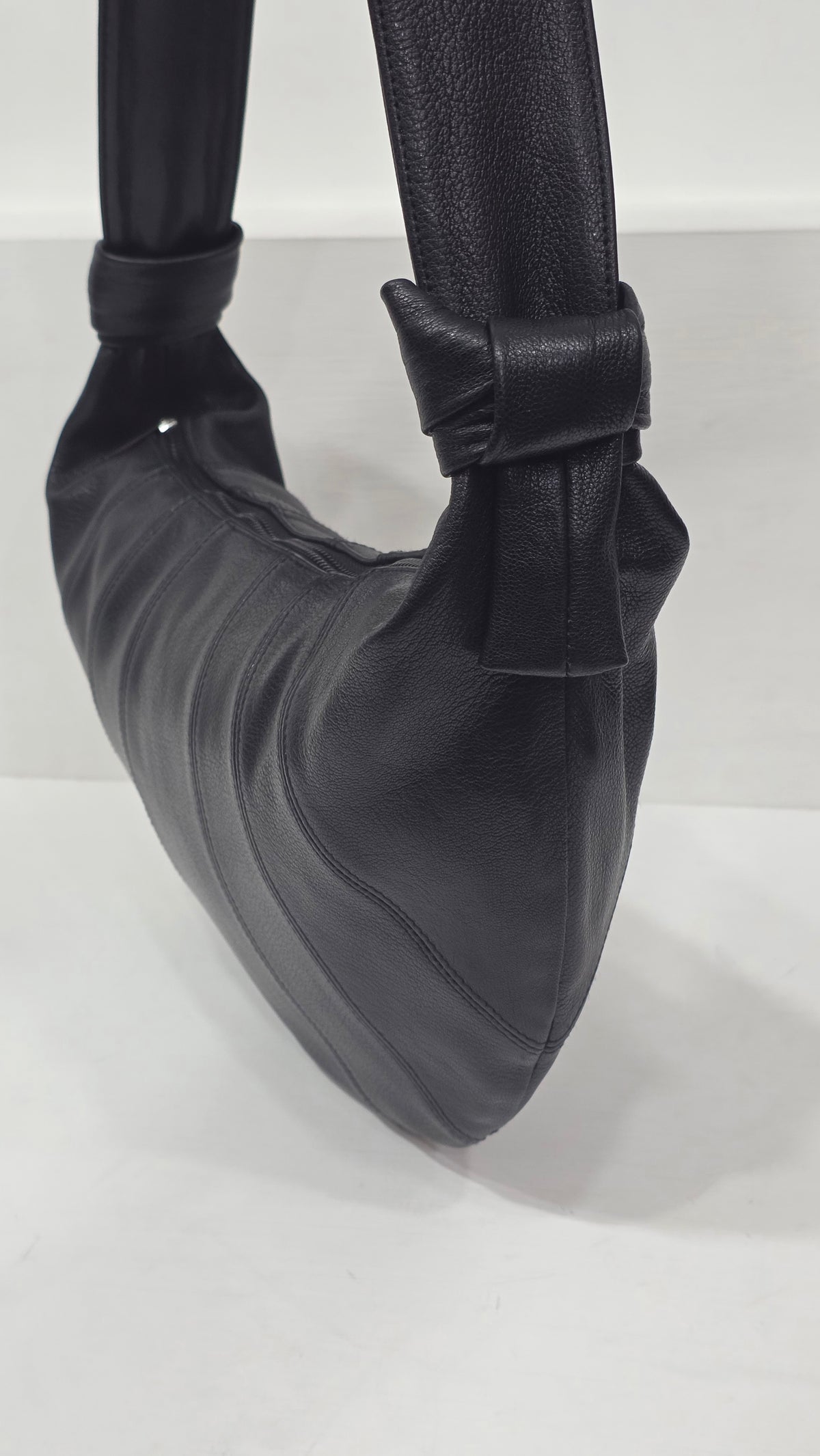 Croissant Medium Black