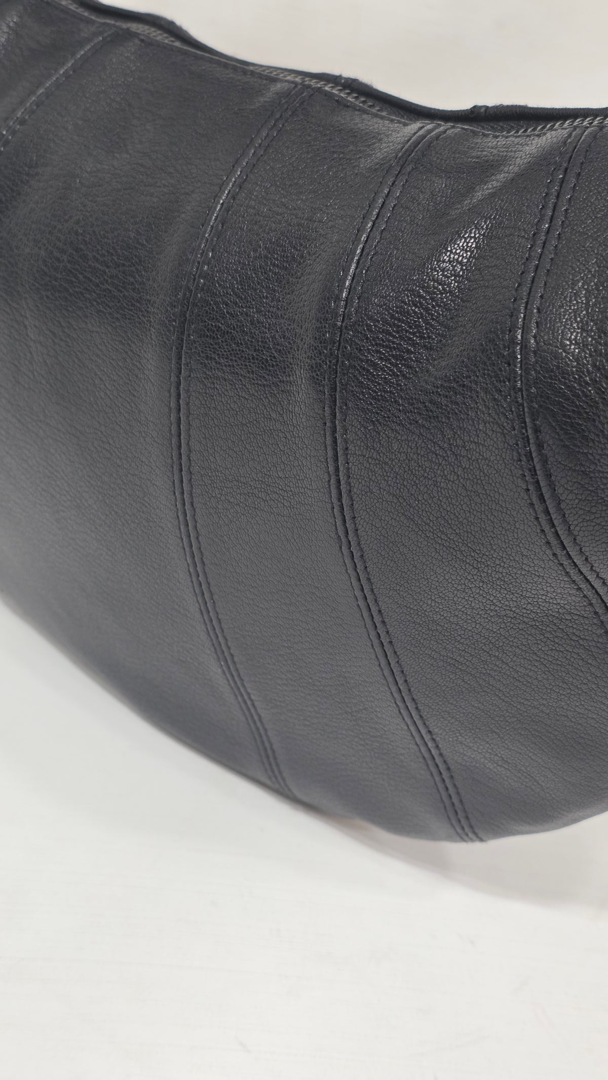 Croissant Medium Black