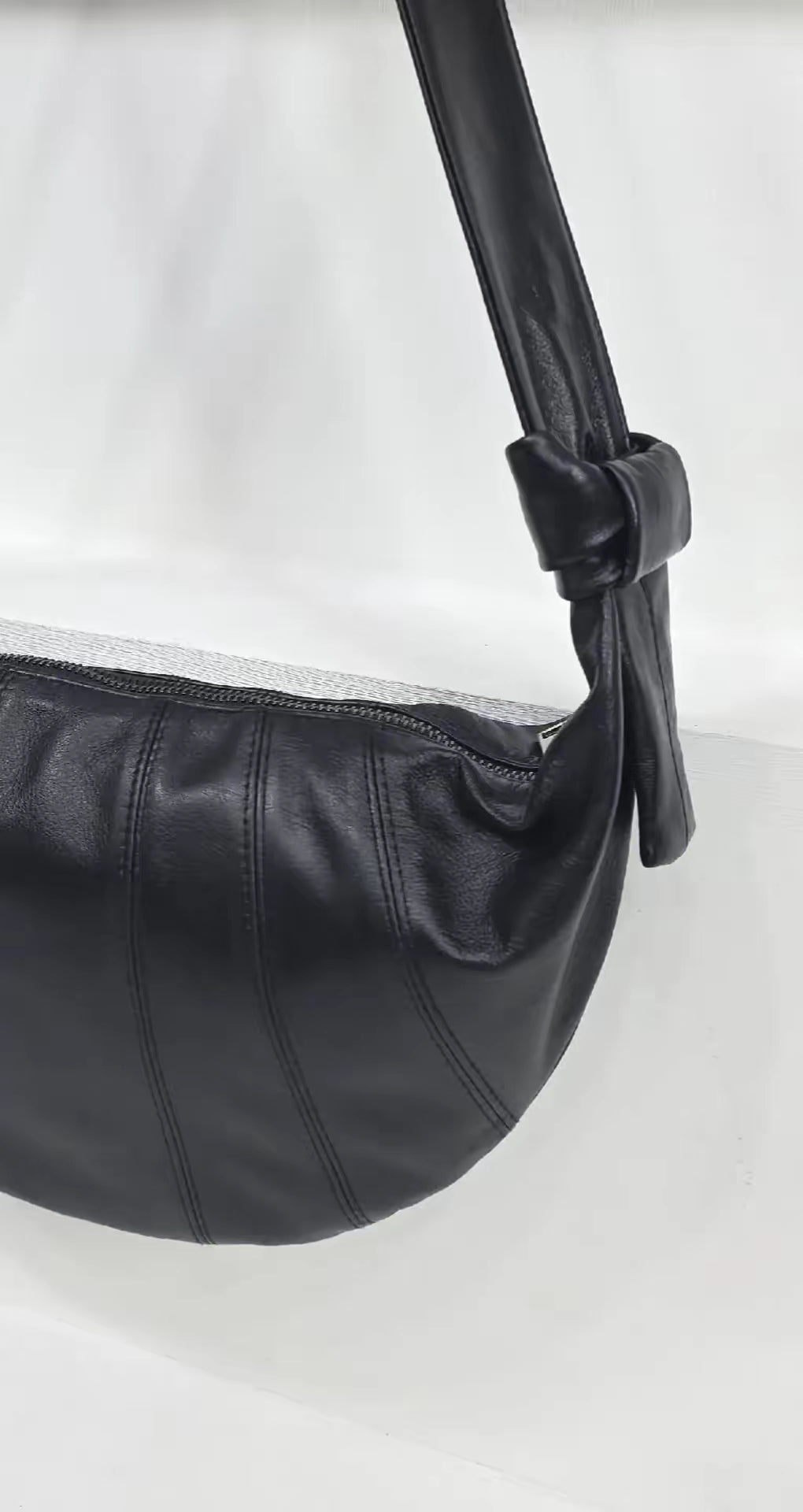 Croissant Medium Black