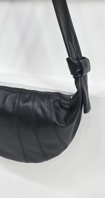 Croissant Medium Black