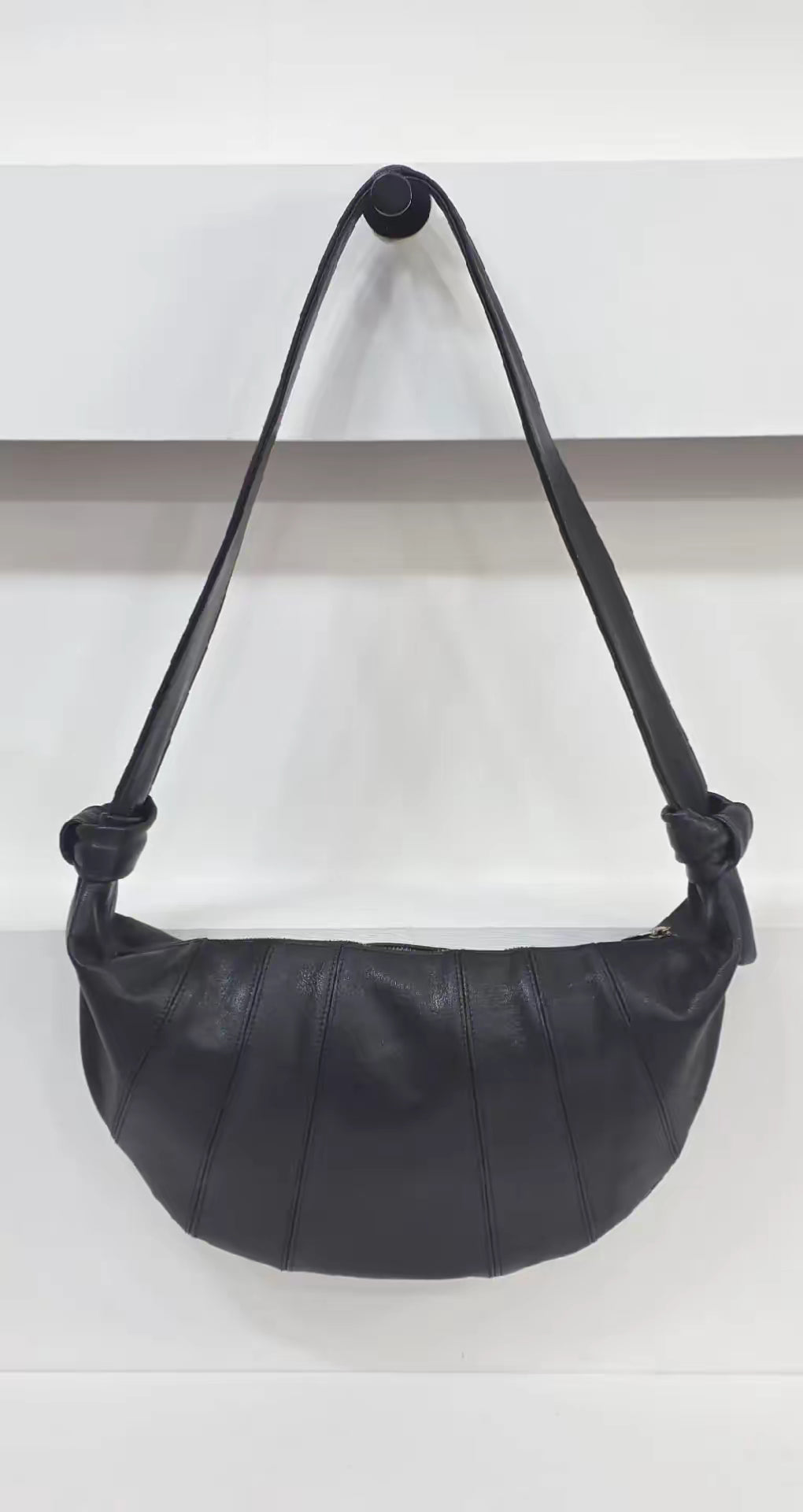 Croissant Large Black
