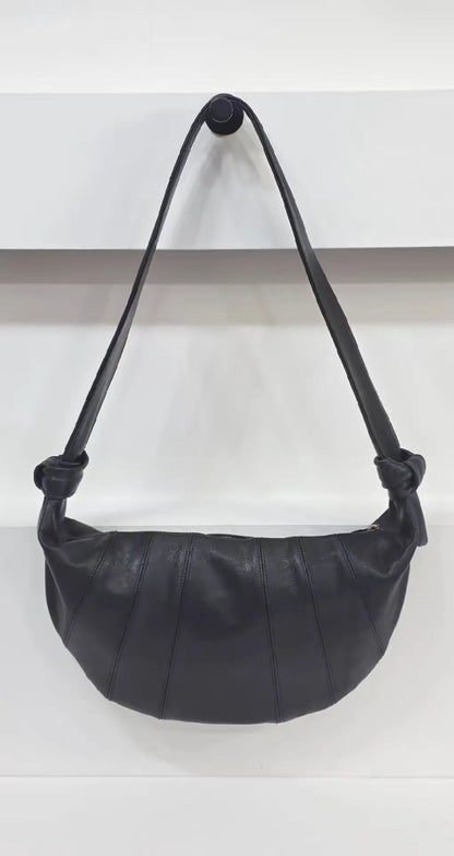 Croissant Large Black