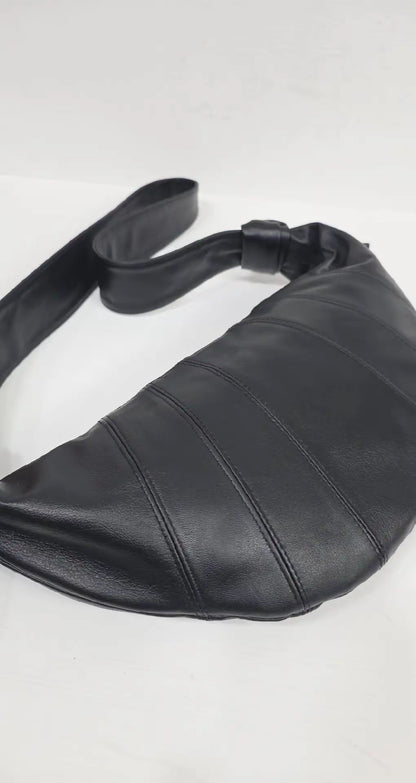 Croissant Medium Black